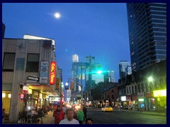 Toronto by night 33 - Yonge St